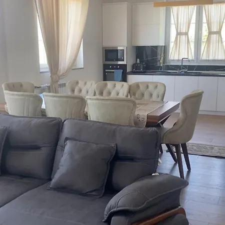 Villa Henry Bajram Curri